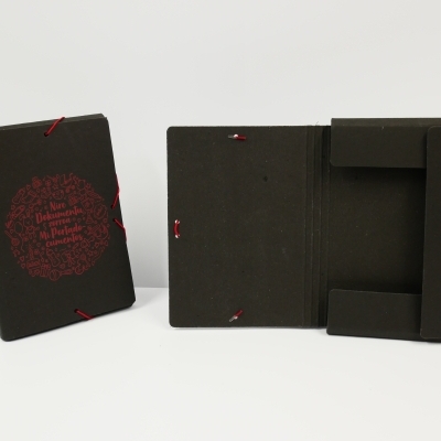 Carpeta de cartón reciclado personalizada